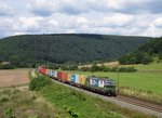 193 236 von ELL (WLC) zieht am 11.August 2016 einen Containerzug bei Gambach in Richtung Würzburg.