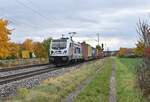 Im Gegengleis gen Karlstadt ist HHLA Metrans 187 509 mit einem Containerzug unterwegs.