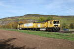 voestalpine RGH 20 C RAIL GRINDER (99 80 9427 017-5 D-VATSG) auf der Fahrt Richtung Würzburg, am 17.10.2022 in Thüngersheim.