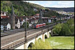 Ein Elektrotriebzug der Reihe 440 der DB hat hier gerade den Bahnhof Gemünden am Main am 30.04.2023 verlassen und überquert um 14.35 Uhr in Fahrtrichtung Jossa die Eisenbahnbrücke