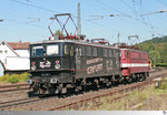 Die zwei 'Holzroller'# 142 110-6 und # 142 145-2 der Erfurter Bahnservice durchfuhren am Morgen des 17.