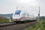 Triebzugende des ICE 4, welcher in Kürze den Bahnhof Neustadt Aisch erreichen wird. Aufgenommen am 01.10.2020.