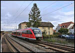 Desiro 642596 fährt hier am 28.10.2023 um 10.41 Uhr in Steinach bei Rothenburg ob der Tauber nach Neustadt an der Aisch ab.