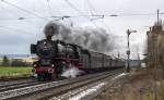 01 150 mit einem Sonderzug von Stuttgart nach Bamberg in Hirschaid (07.12.2013).