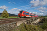 RE 4927 auf dem Weg von Sonneberg nach Nürnberg hatte am 22.10.2023 einige Minuten Verspätung, als sich der Zug Bad Staffelstein näherte.