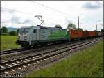Der  Ecofant  185 389 durchfhrt mit einem Containerzug den Bahnhof Eggolsheim Richtung Bamberg am 30.05.2013