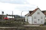 442 204 am 22.02.2014 bei der Ausfahrt von Ebensfeld. Rechts erkennt man die Vorbereitungen für den viergleisigen Ausbau für die NBS Ebensfeld-Erfurt. Die Häuser werden eventuell abgerissen.