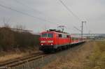 111 187-1 und n-Wagen im 442-Umlauf als RE nach Sonneberg am 04.03.2014 bei Niederfüllbach.