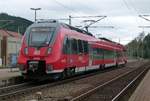 10.April 2014, RB 59357 Saalfeld - Bamberg verlässt den Bahnhof Pressig-Rothenkirchen in Richtung Kronach. Für das linke  falsche  Gleis zeigt das Ausfahrsignal ebenfalls Grün. Hier wird ein ICE überholen.