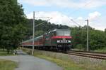 Dank wöchentlichem Lokwechsel am DB-Entlastungszug ist seit dem 15.7.2022 die DB Gebrauchtzug- Miete mich -143 326-7 mit dem Franken-Thüringen-Express (RE42) zwischen Nürnberg und Leipzig unterwegs. Hier an eben jenen 15.7.2022 in Kaulsdorf