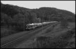 Die Ludmilla 232 601-5 (WFL) bef�rderte am 25.10.2026 den Sonderzug DZ 74200 Salzburg - Dresden von N�rnberg �ber die Frankenwaldrampe, Saalfeld/Saale, Gera, Altenburg, B�hlen und Chemnitz in das s�chsische Elbflorenz. Dabei waren auf diesem ungew�hnlichen Laufweg drei Fahrtrichtungswechsel erforderlich. In den letzten Sonnenstrahlen passierte das Gespann Unterloquitz kurz vor Saalfeld. Am Zugschluss wurde Beacon 189 804-8 kalt mitgef�hrt. Anlass der Fahrt war das Jubil�um 35 Jahre St�dtepartnerschaft Dresden - Salzburg.