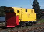 Ein Schneepflug aus Meiningen der Bauart 80-80-970 5 075-3, stand am 20.8.10 abgestellt im Kronacher Bahnhof.