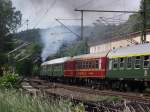 18 201 beschleunigt am 4. Juni 2011 ihren Sonerzug von Leipzig Hbf nach Darmstadt-Kranichstein aus Kronach heraus.