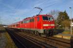 111 201 steht am 29.12.2012 mit einer Regionalbahn nach Saalfeld (Saale) in Gundelsdorf. 