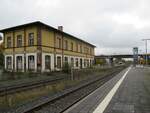 Der Bahnhof Oberkotzau am 17.10.2025, Blick in Richtung Münchberg.