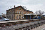 Blick aufs Bahnhofsgebäude von Burgkunstadt, am 22.3.2016.