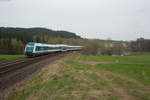 223 061 mit dem ALX 84111 von Hof Hbf nach München Hbf bei Lengenfeld, 15.04.2017