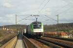 1216 954 von Hödlmayr International zieht am 31.03.2015 einen Güterzug über die Donaubrücke bei Regensburg-Prüfening.