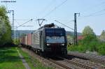 ES 64 F4-150  Siemens  mit einem Containerzug bei der Durchfahrt in Regensburg-Prfening, 19.04.2011