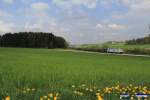 185 der Ruhrtahlbahn bringt einen ARS Altmann Autozug nach Regensburg. Hier zu sehen bei Sinngrün i.d. Oberpfalz am 26.04.14