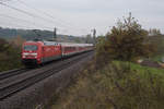 101 125-3 mit dem RE 4009 von Nürnberg Hbf nach München Hbf bei Fahlenbach, 21.10.2017