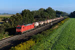 DB Cargo vor einem Ganzzug mit Knickkesselwagen ist in Bayern eher selten zu beobachten.