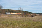 187 509 akiem/Metrans mit einem Containerzug bei Mitteldachstetten Richtung Würzburg, 23.02.2019