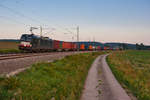 193 877 MRCE/boxxpress mit einem Containerzug bei Mitteldachstetten Richtung Würzburg, 31.08.2019