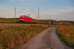 187 189 mit einem gemischten Güterzug bei Mitteldachstetten Richtung Würzburg, 17.09.2019