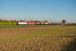 187 079 und 185 349 RHC mit einem Kesselwagenzug bei Uffenheim Richtung Würzburg, 26.10.2019