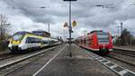 Zugbegegnung in Gunzenhausen zwischen einem  Bonsai-Quietschie  der BR 426 auf der RB 80 nach Würzburg und dem BEMU-Talent der BR 442.1. auf der RB 62.
Seit dem 5.2.22 fährt am Wochenende zwischen Gunzenhausen und Pleinfeld auf der Seenlandbahn der BEMU von Alstom (ex Bomardier, siehe auch Fahrzeuganschriften). 

Gunzenhausen, der 26.02.2022