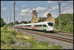 Ein ICT durchfährt hier am 1.6.2022 um 15.36 Uhr aus Richtung Würzburg kommend den ehemaligen Bahnhof Herrenberchtheim.