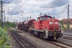 Blick nach Westen auf 294 598, die am 6.7.12 in Ansbach mit 3 Güterwagen im westlichen Weichenbereich rangierte.