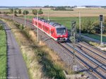 Blick von der Brücke nördlich vom Bahnhof Steinach auf 440 315 als RB nach Treuchtlingen vor den nördlichen Einfahrsignalen.