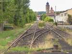 Zwischen zwei Bahnübergängen liegt die Umsetzanlage der Ochsenfurter Hafenbahn.