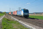 193 991 von boxxpress mit einem Containerzug bei Lehrberg Richtung Ansbach, 18.04.2019