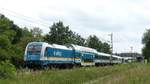 183 003 zieht einen ALX nach Marktredwitz durch das Autobahndreieck München-Feldmoching. Aufgenommen am 24.6.2018 16:15