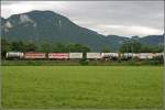 Typischer KLV-Brenner-Zug nach Italien. Auf den Tragwagen der DB sind Container von RINNEN, VECCHI ZIRONI TRANSPORTI und vom Schttgut Spezialisten Lblein aus Schillingsfrst.