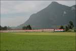 1116 108  Kroatien  hat bei Oberaudorf den OEC 564, mit dem sehr schnen Namen  KUFSTEIN - DIE PERLE TIROLS , am Haken.