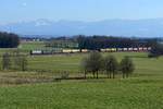 Einen kleinen - aber kräftigen - Farbakzent setzte die neue Werbelok von TXL am 25. Februar 2017 in der vorfrühlingshaften Landschaft bei Aubenhausen. 193 640 war zwei Loks der Baureihe 189 vorgespannt und gemeinsam wurde der DGS 43104 befördert. Ausgangspunkt des KLV-Zuges ist Verona Q.E., Ziel Wanne-Eickel im Ruhrgebiet.
 