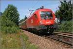 Der  WESTBAHNSTAR  ist auch an diesem Tag nicht pnklich: Die Wiener 1116 275 bringt um 13:42 Uhr den OEC 162  TRANSALPIN  (mit BB Verstrkerwagen an der Zugspitze), von Wien West nach Basel SBB,