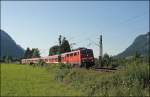 Nachdem die 111 022 (9180 6 111 022-0 D-DB) den ganzen Tag zwischen Mnchen und Salzburg gefahren ist, wurde der abendliche RE 30105 von Mnchen Hbf nach Kufstein gebracht.