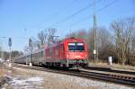 1216 011 ist mit dem EC 87 auf dem Weg nach Venezia Santa Lucia.Durchfahrt in Aling am 26.1.2012.