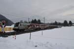 Der Railjet ``175 Jahre Eisenbahn fr sterreich`` bzw. ``Ski WM Schladming 2013`` fhrt am 26.2.2013 von Bregenz nach Wien West, hier am Bahnbergang bei Niederaudorf, Richtung Rosenheim. Leider war die dazugehrige Lok 1116 249-4 nicht im Einsatz.