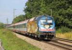 Die 1216 019 zieht den EC 89 von München nach Verona, aufgenommen am 31.08.2013 beim Bü Vogl.