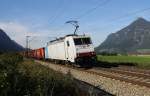 Eine neue Lok bei Lokomotion? 186 139-2 LOTOS ist am 3.10.2013 vor dem Schrottzug nach Italien unterwegs. Hier beim Bahnbergang in Niederaudorf.
