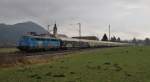 Der jährliche Skisonderzug (DBS 1889) mit Jugendlichen und Schülern ist am 12.1.2014 gegen 13.10 Uhr mit 1042 520-8 ``Bahnextra`` der Centralbahn wieder von Kufstein Richtung Heimat unterwegs. Der Zug besteht aus Central Sonderzugwagen mit Heimatbahnhof Basel Bad. Hier bei Niederaudorf, wo leider das Wetter nicht mitgespielt hat und man das Kaisergebirge nicht sieht. Eine Stunde später schien die Sonne.