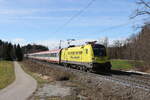 1016 020  Profis am Werk  war mit einem  EC  am 24. Februar 2024 bei Hufschlag auf dem Weg nach Salzburg.