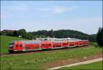 RE 30013  Mnchen-Salzburg-Express  legt sich bei Axdorf in die Kurve.