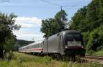 185 570-2 mit dem IC 2082  Knigssee  (Berchtesgaden Hbf-Hamburg Altona) in Aling 4.6.11